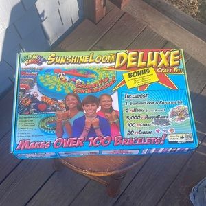 Sunshine Loom Deluxe Craft Kit- NEW in Box- Makes over 100 Bracelets- Great Gift